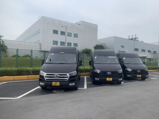 Công ty cho thuê xe đưa đón sân bay 9 chỗ Dcar Limousine có lái tại Hà Nội