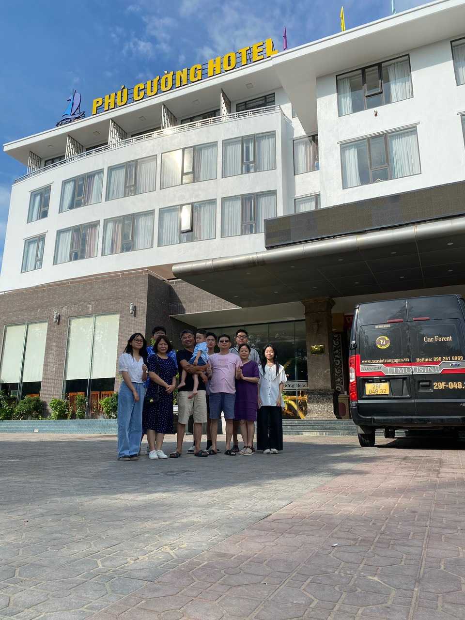 Thuê xe limousine 9 chỗ tại Hà Nội - địa chỉ được khách hàng đánh giá cao